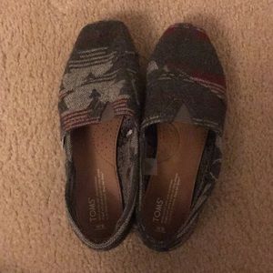 TOMS Slip-Ons Size 9
